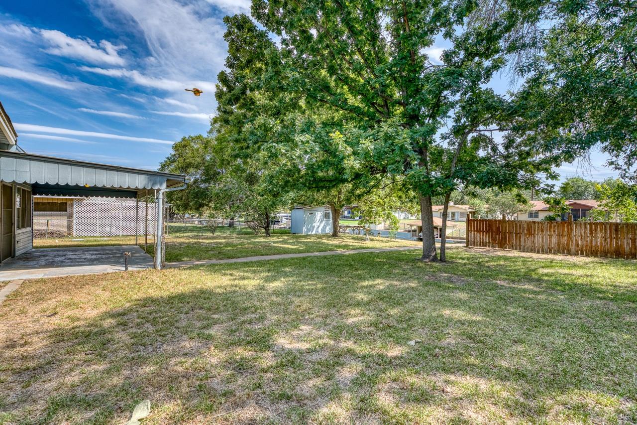 111 Dove Rd, Highland Haven, TX 78654