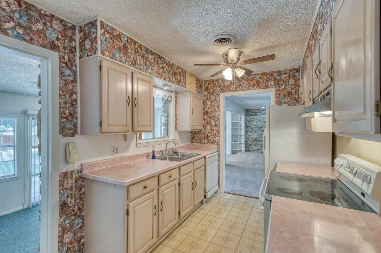 111 Dove Rd, Highland Haven, TX 78654