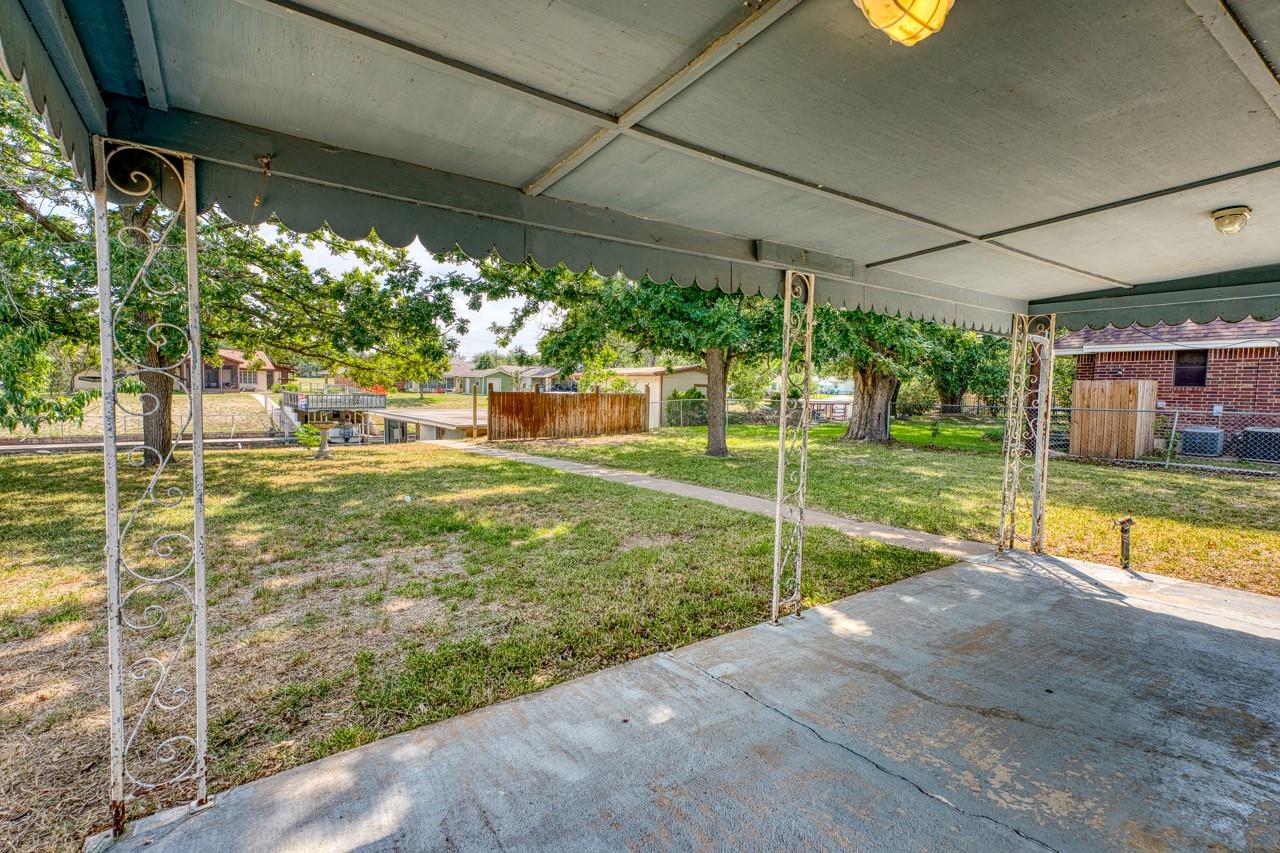 111 Dove Rd, Highland Haven, TX 78654