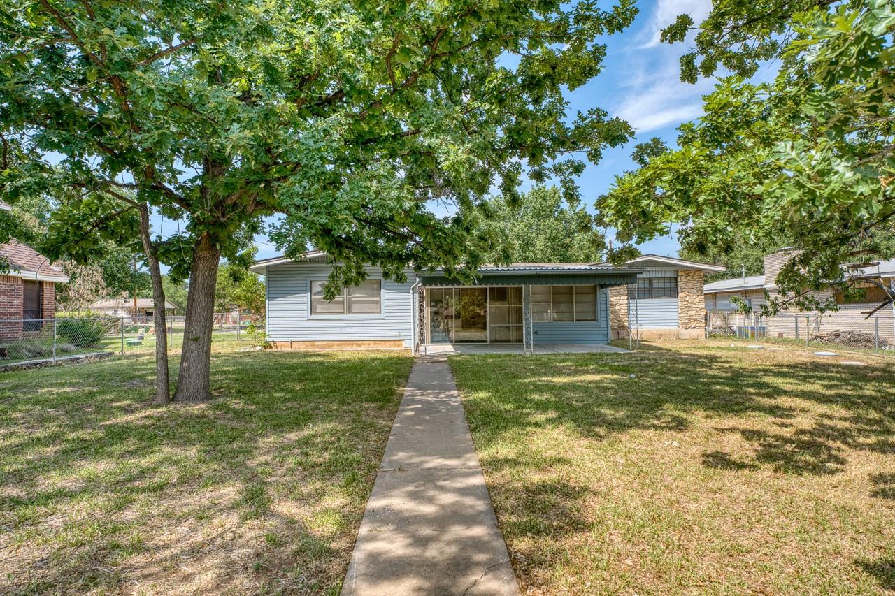 111 Dove Rd, Highland Haven, TX 78654