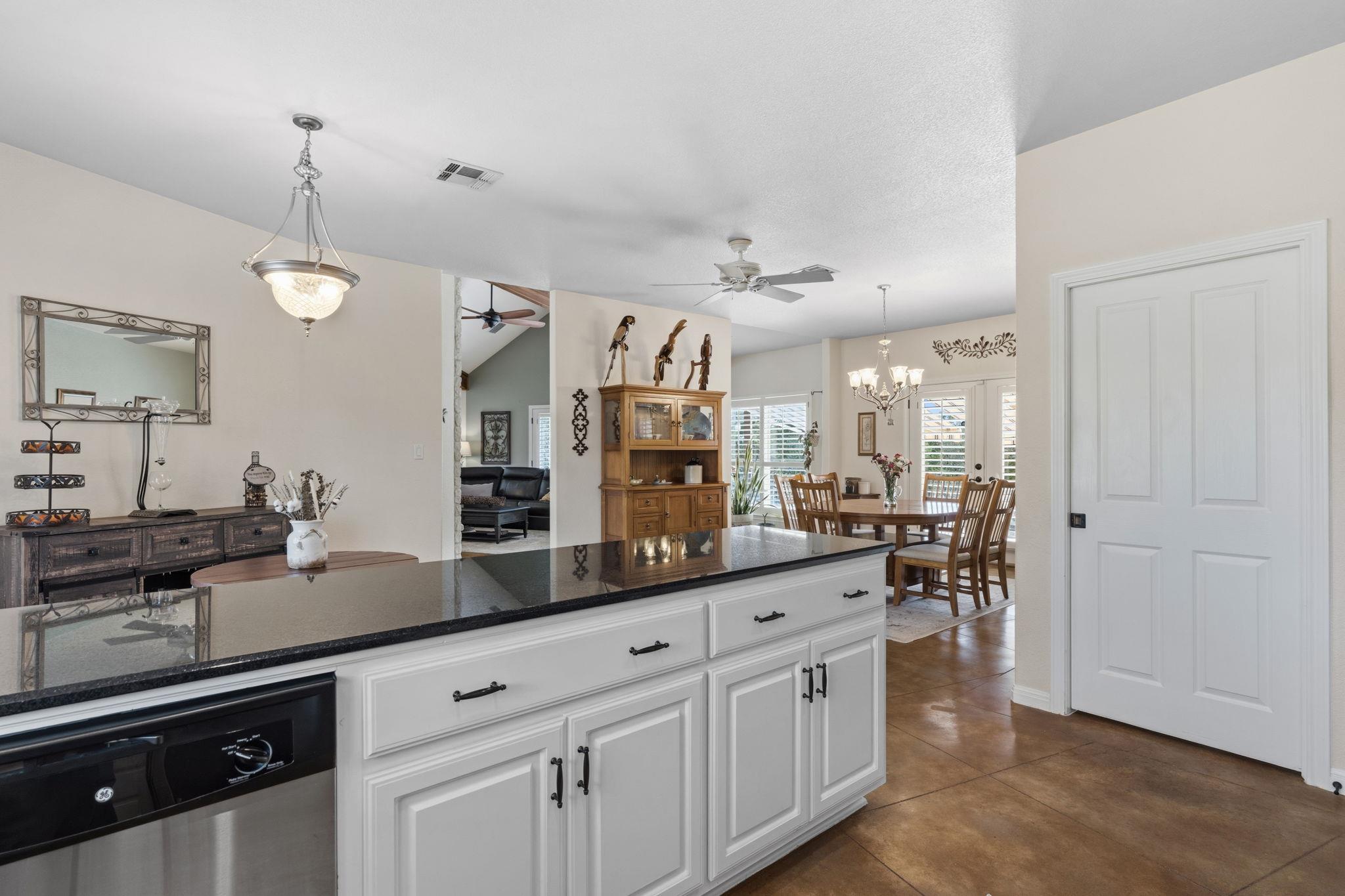 21007 Newhaven Cv, Lago Vista, TX 78645