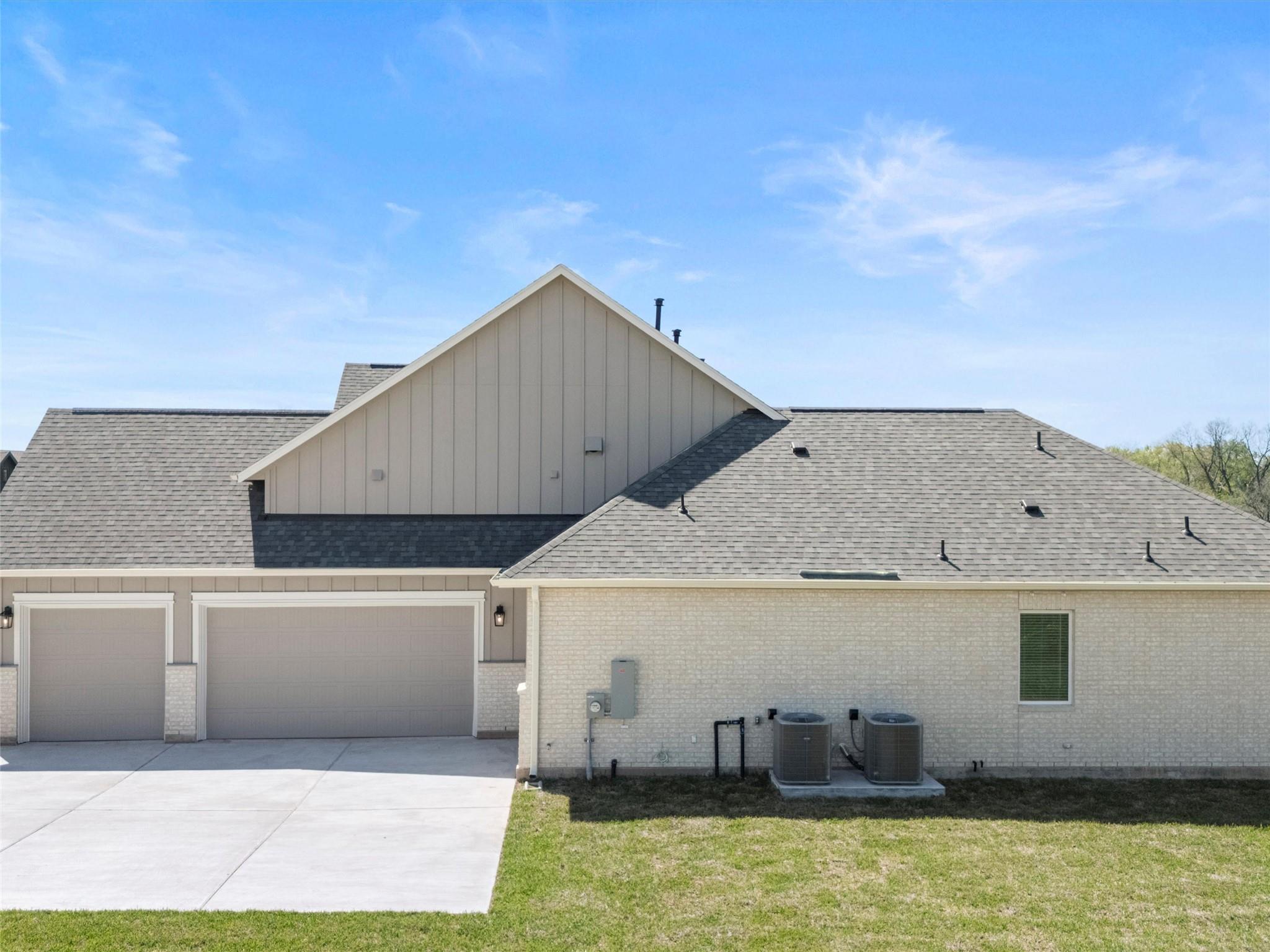 226 Hydrangea Dr, Smithville, TX 78957