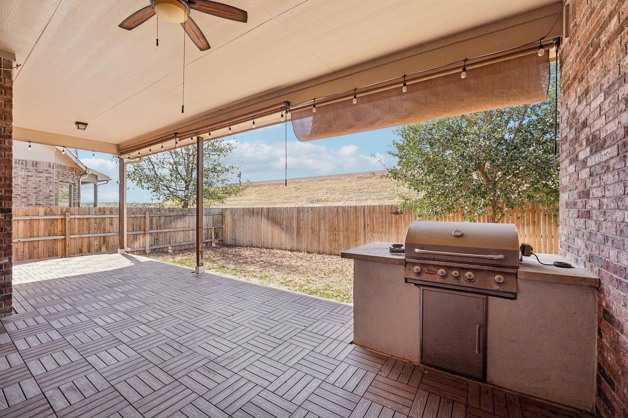 2421 Bowen St, Leander, TX 78641