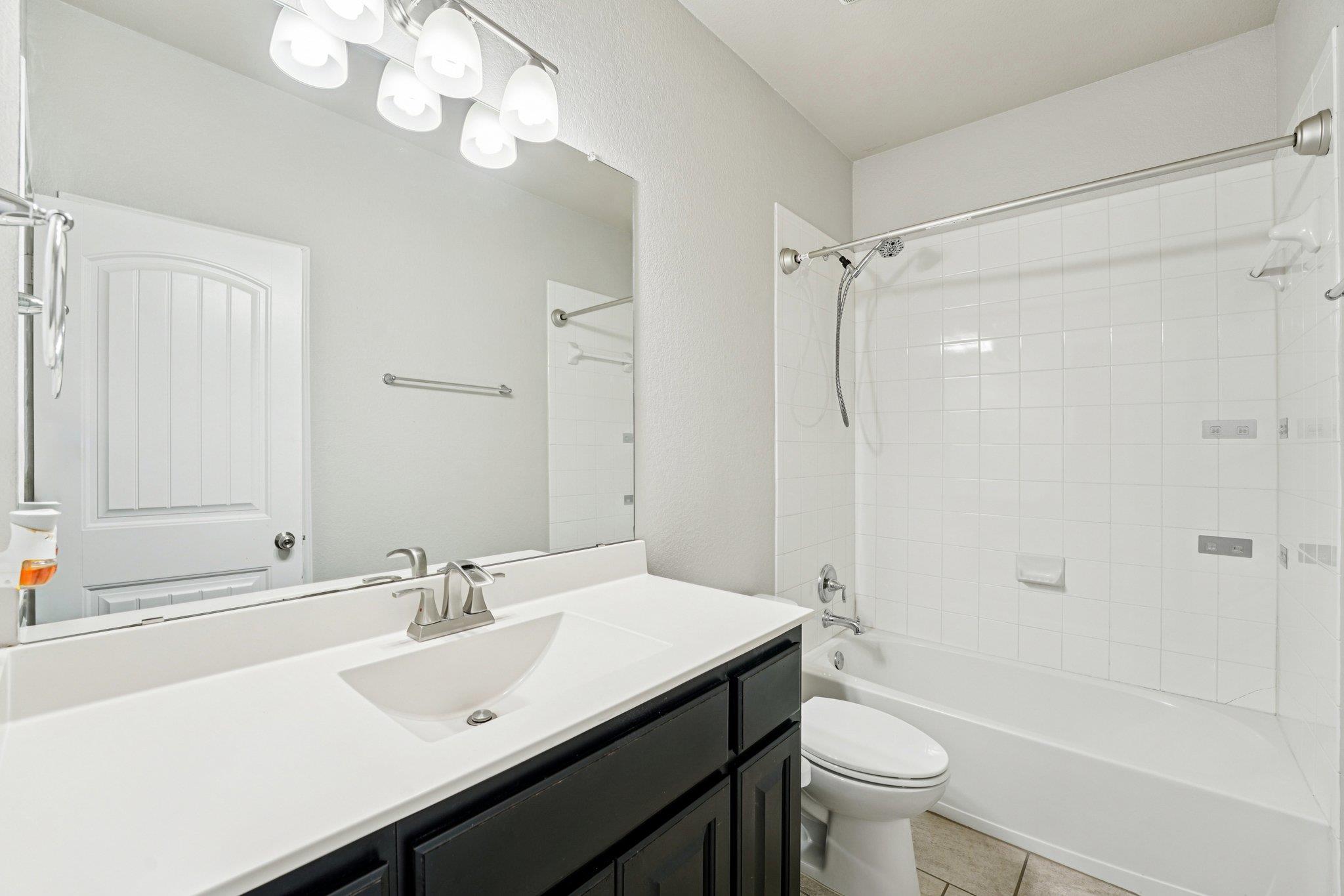 2421 Bowen St, Leander, TX 78641