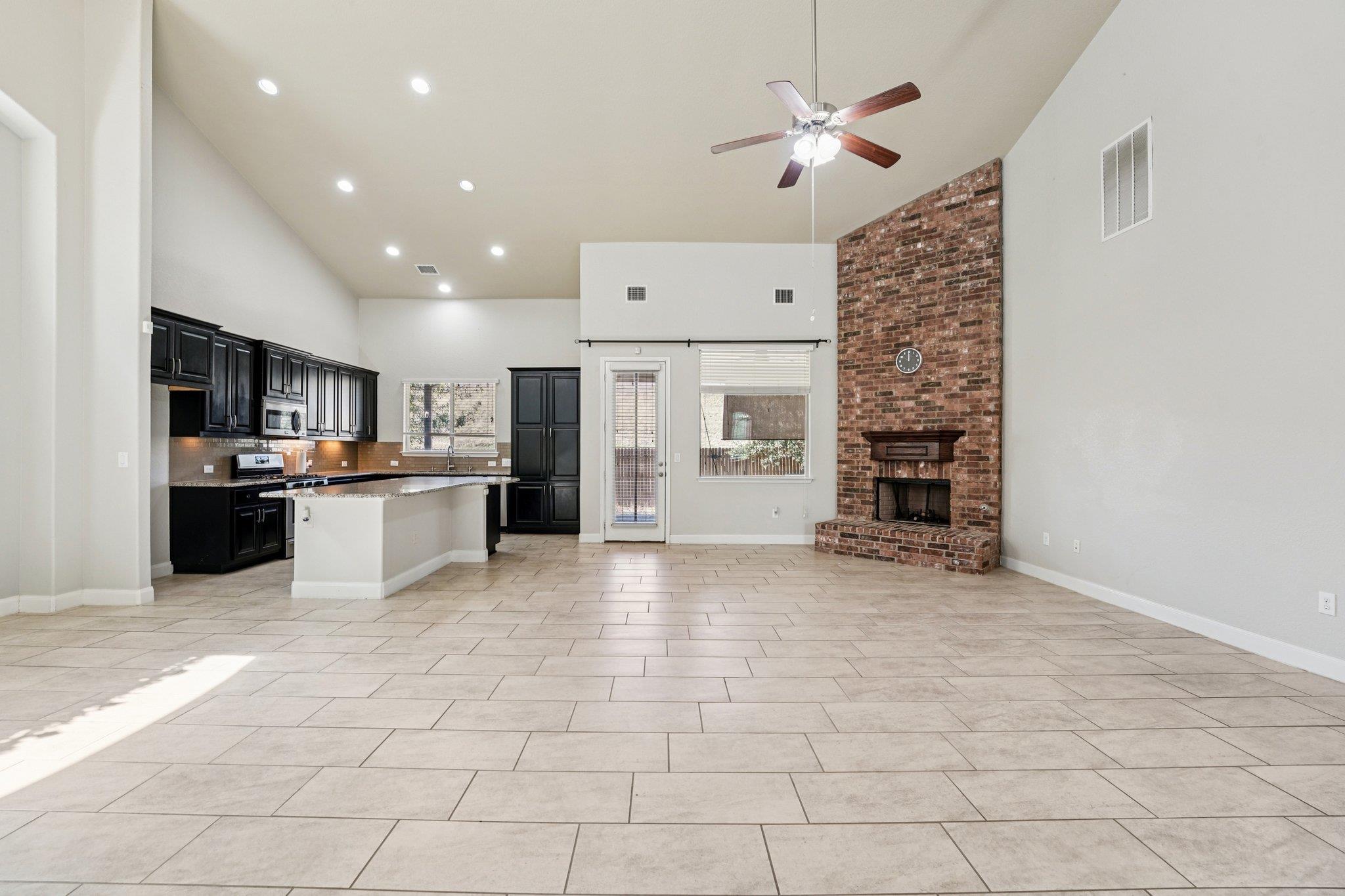 2421 Bowen St, Leander, TX 78641