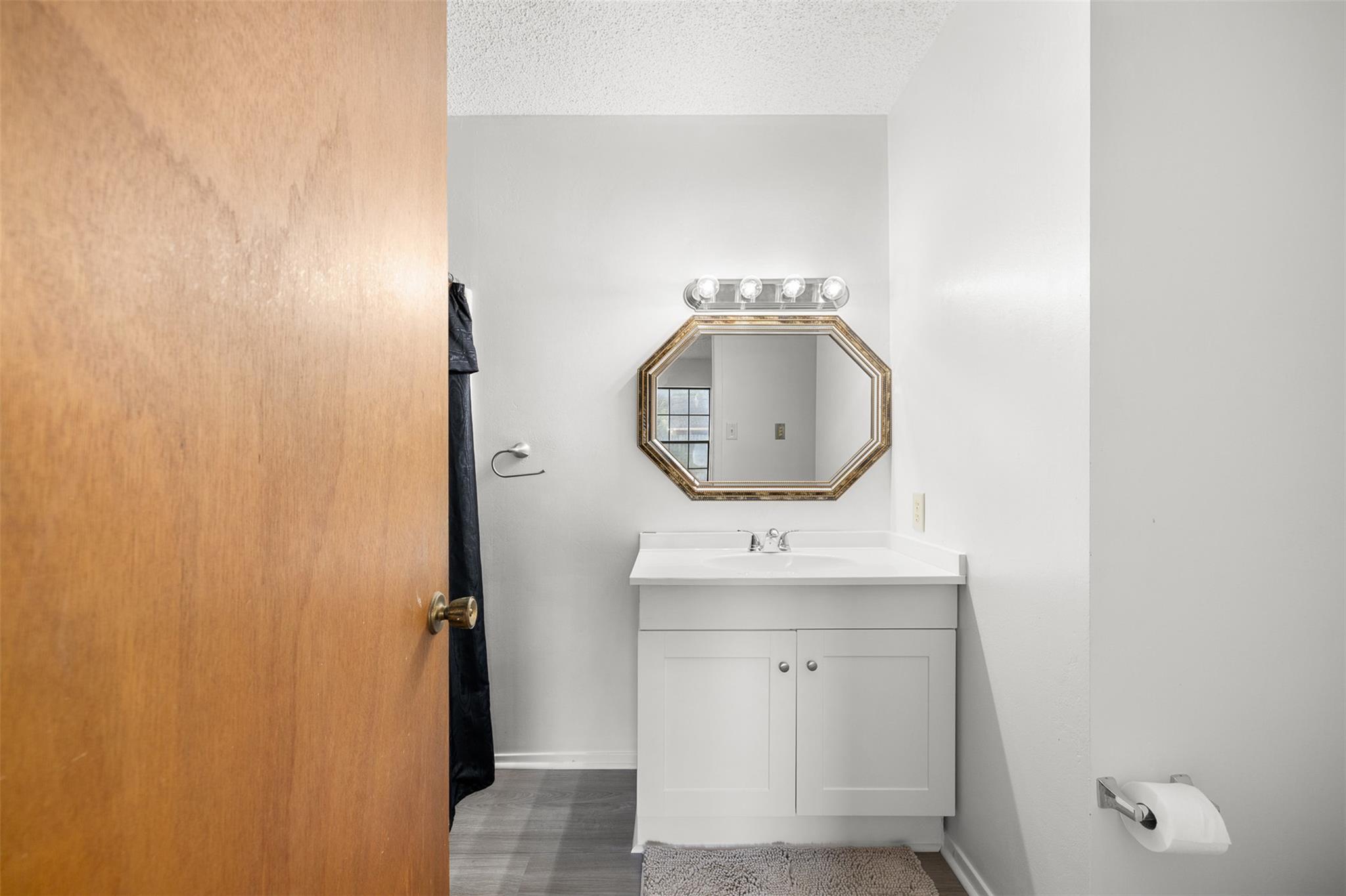 661 S College St, La Grange, TX 78945