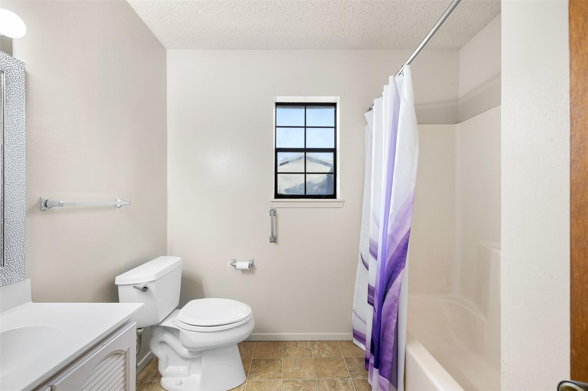 661 S College St, La Grange, TX 78945