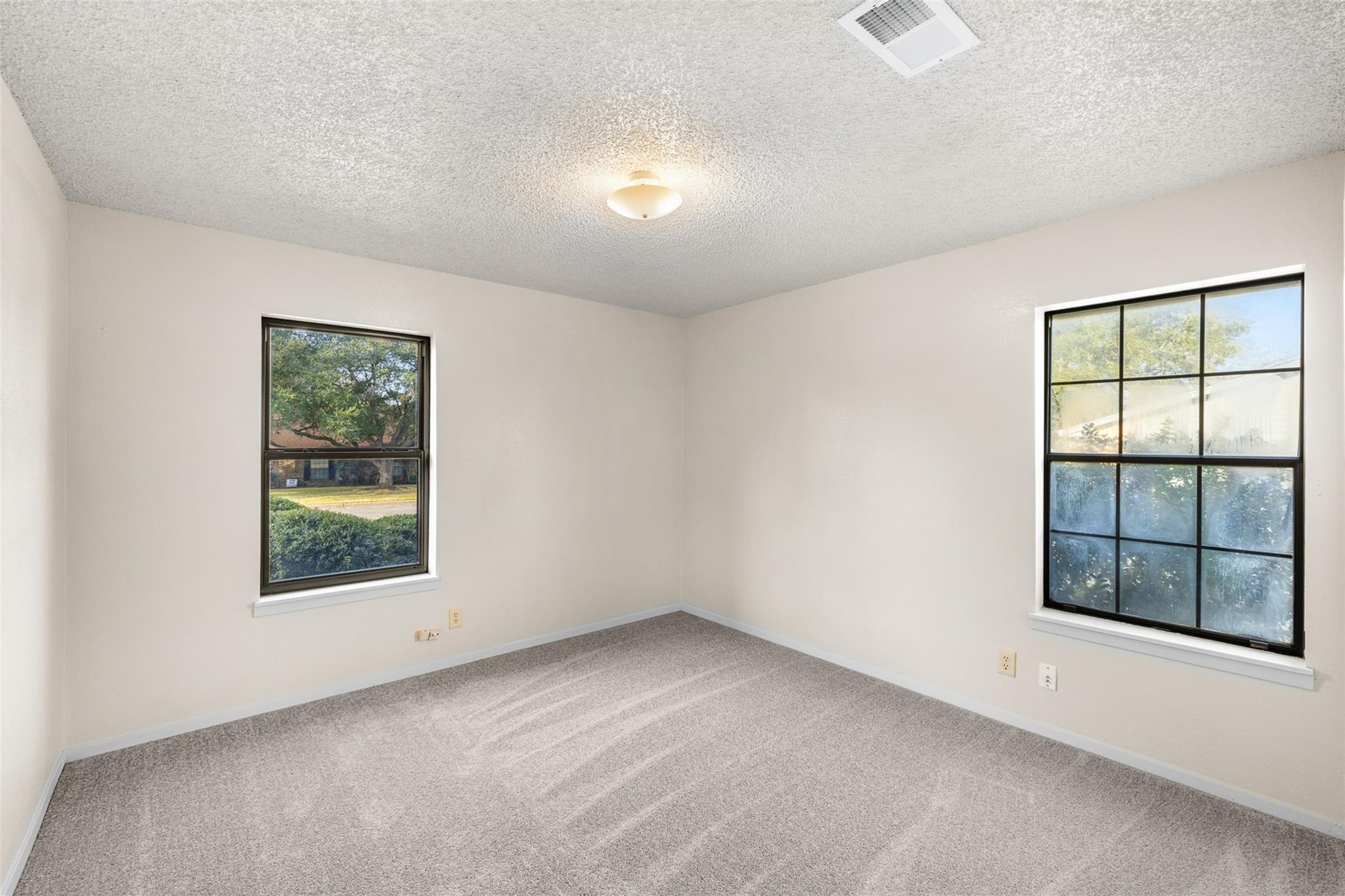 661 S College St, La Grange, TX 78945