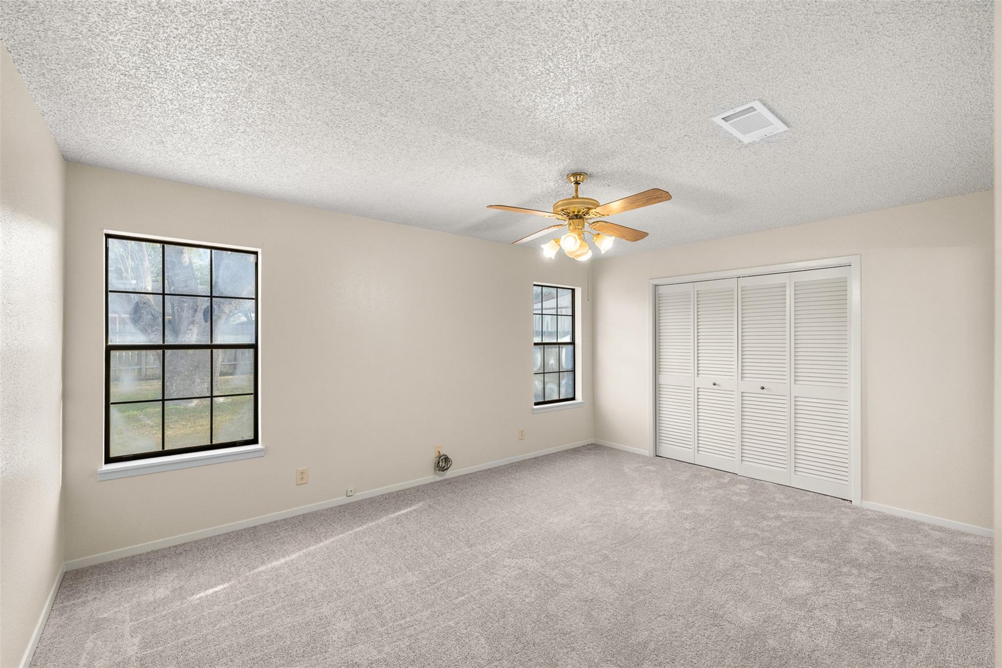 661 S College St, La Grange, TX 78945