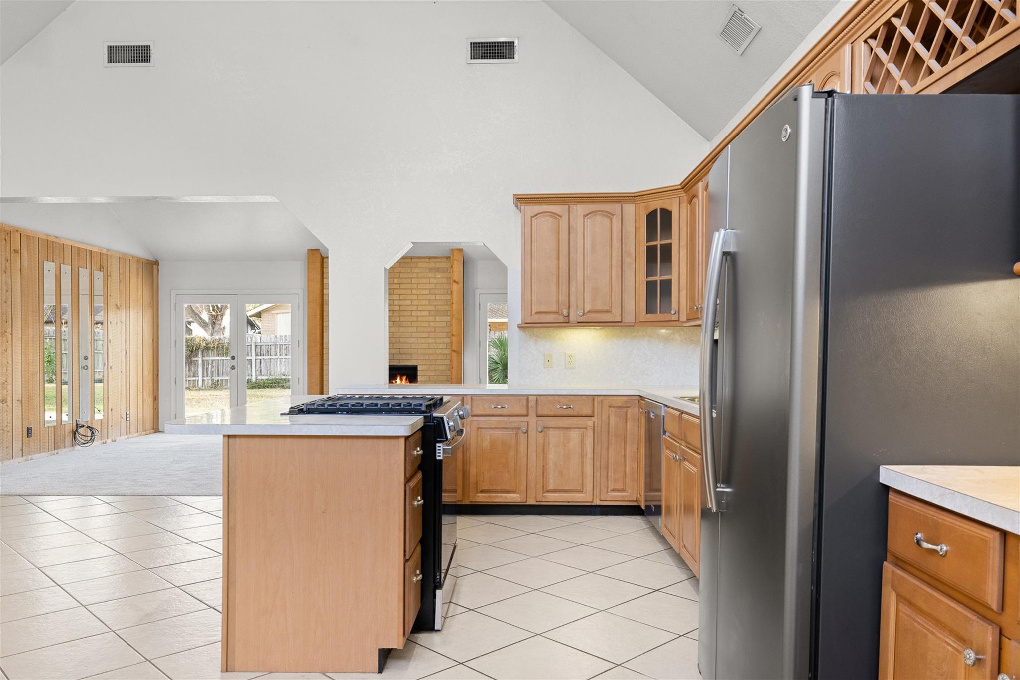 661 S College St, La Grange, TX 78945