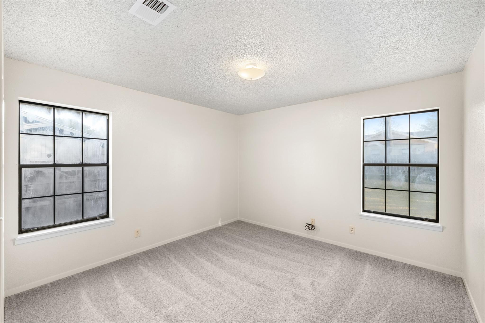 661 S College St, La Grange, TX 78945