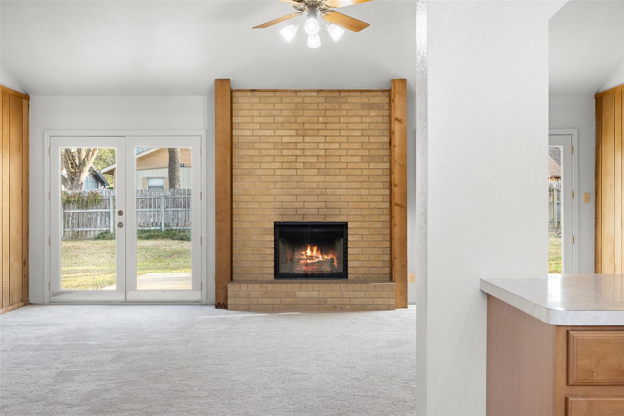 661 S College St, La Grange, TX 78945