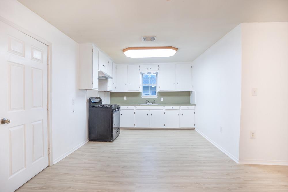 207 Harris St, Elgin, TX 78621