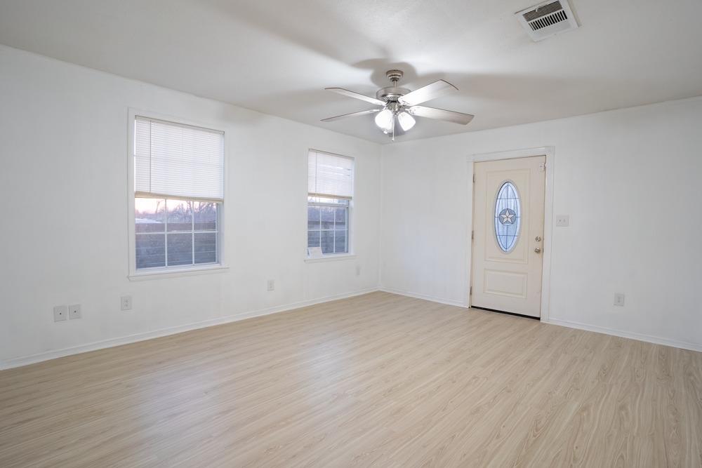 207 Harris St, Elgin, TX 78621