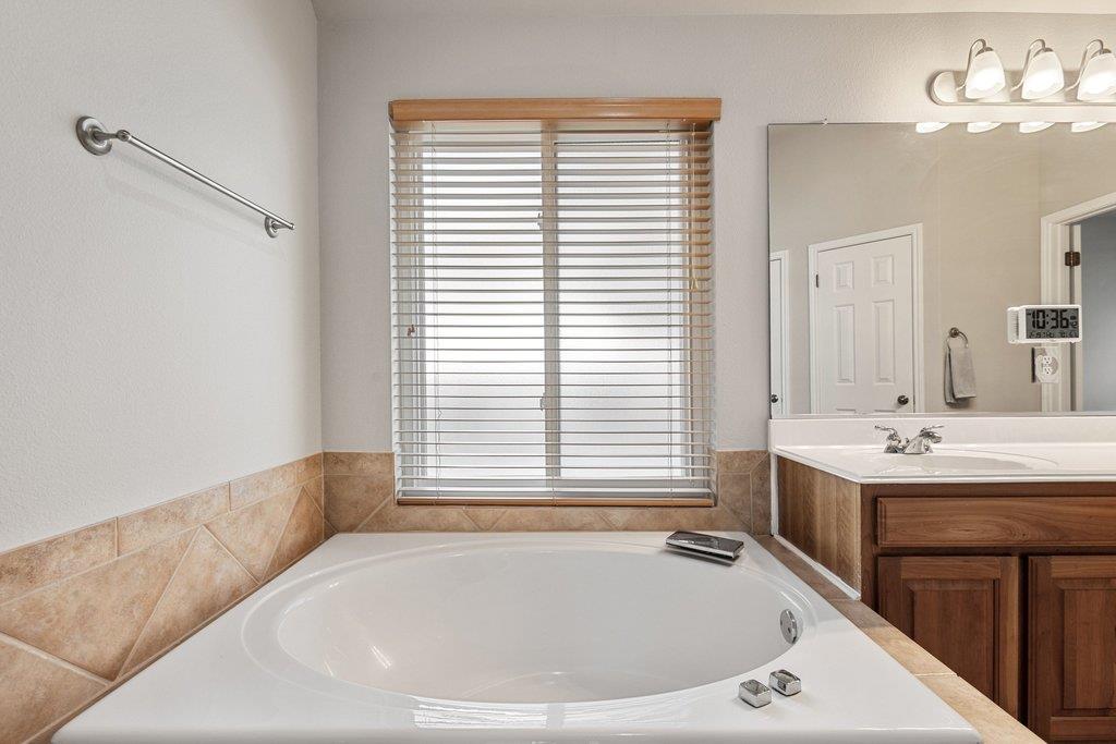 802 Ambrose Dr, Pflugerville, TX 78660