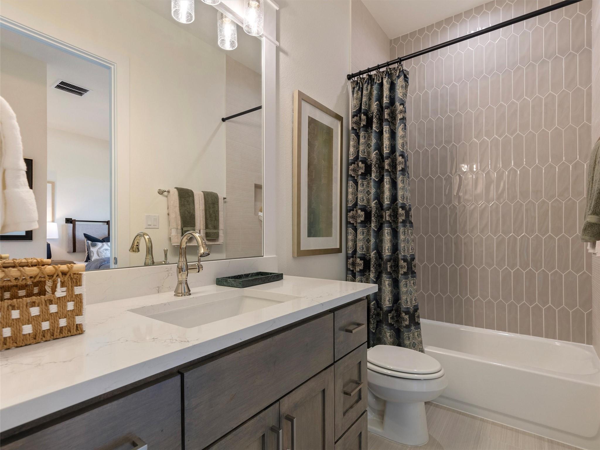 151 Moonlight Dr, Smithville, TX 78957