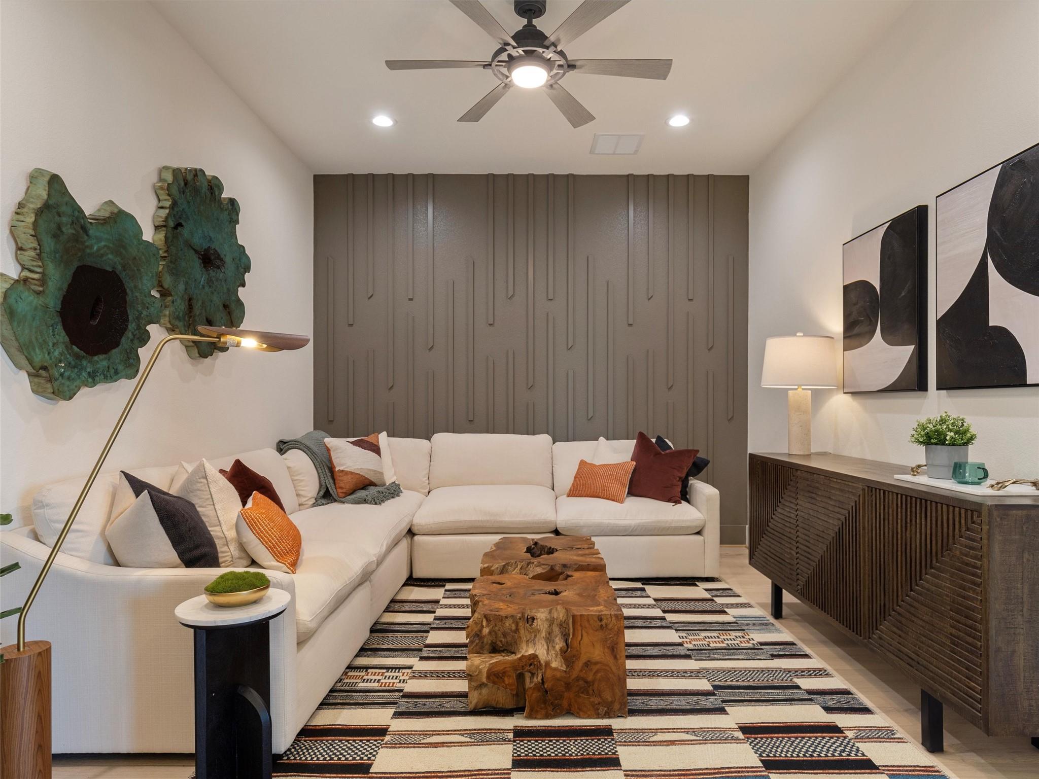 151 Moonlight Dr, Smithville, TX 78957