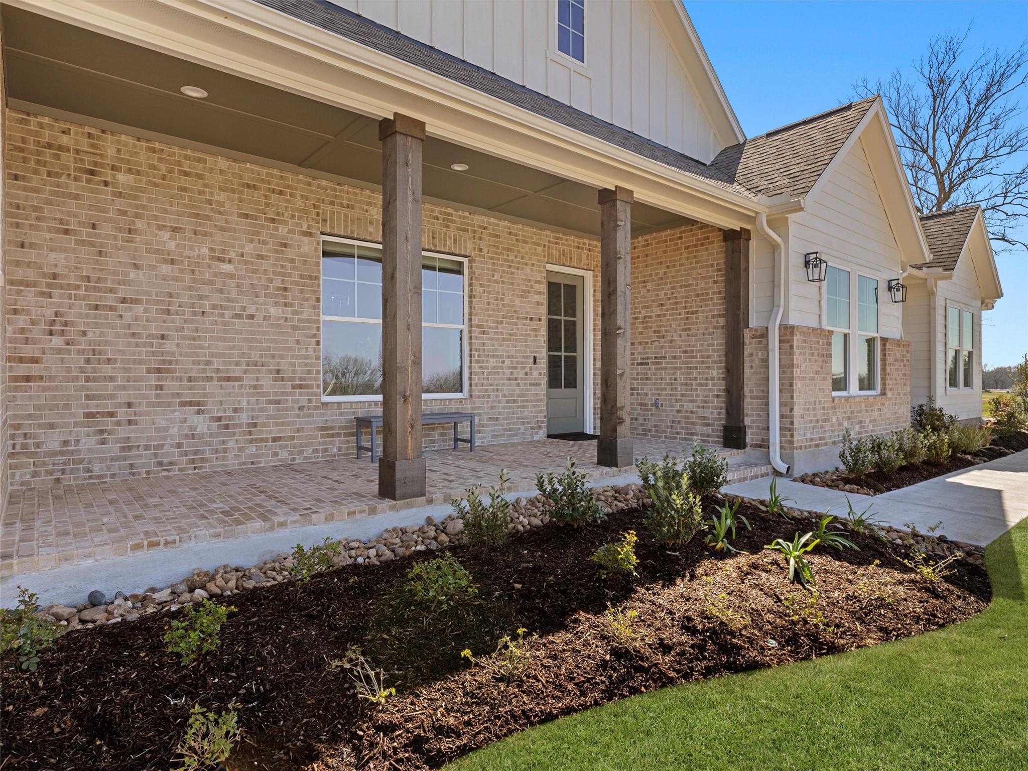 151 Moonlight Dr, Smithville, TX 78957