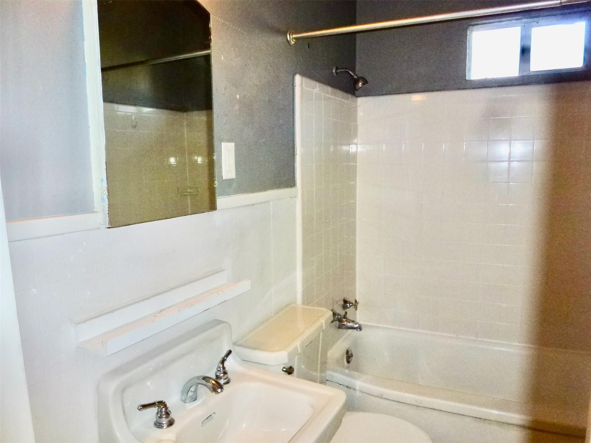 1408 W 39th 1/2 St, Austin, TX 78756