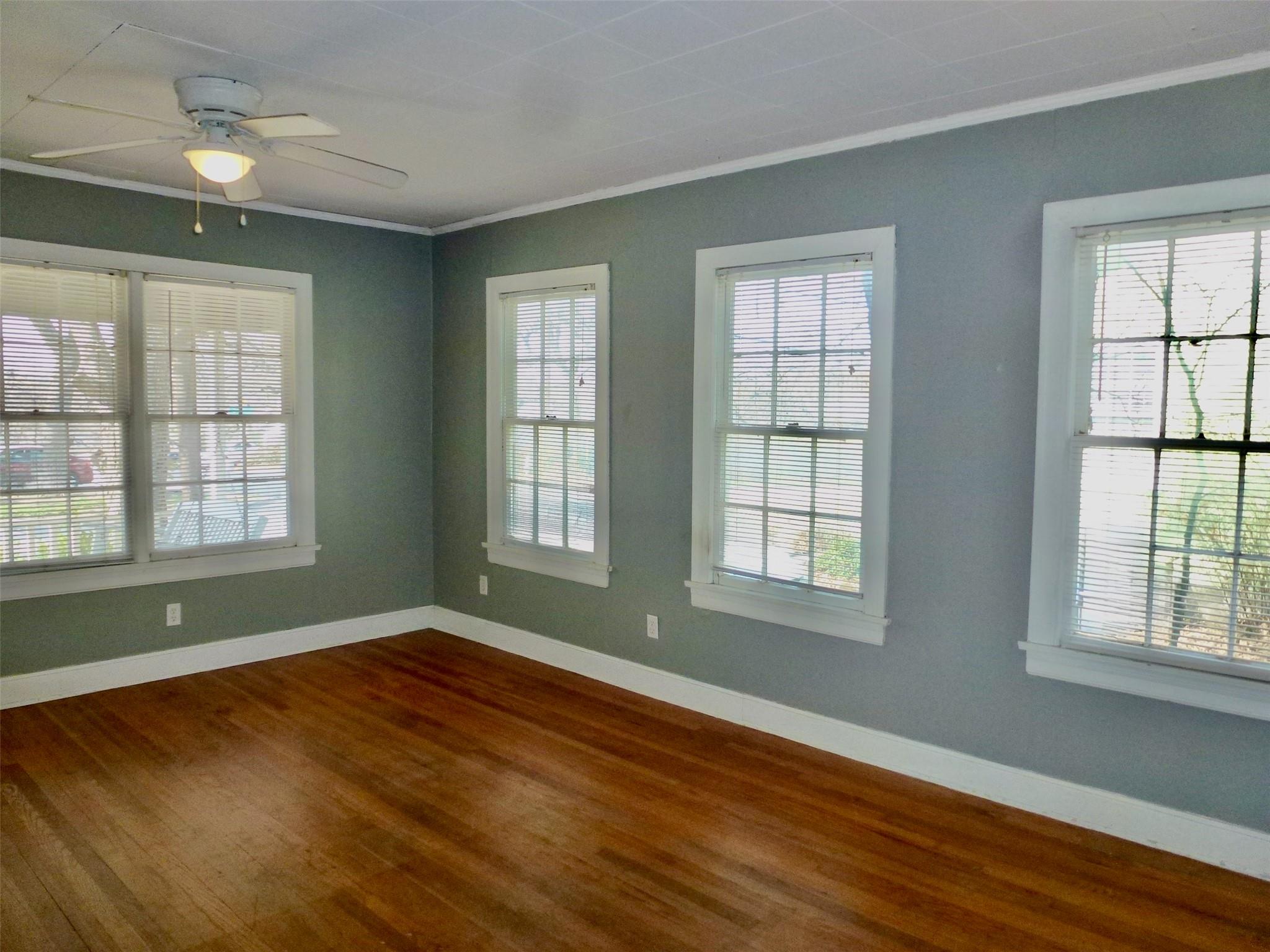 1408 W 39th 1/2 St, Austin, TX 78756