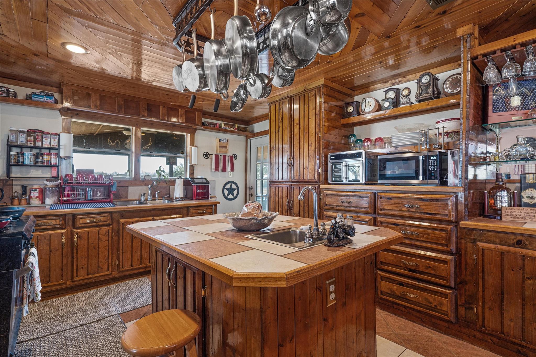 5300 County Road 424, Taylor, TX 76574