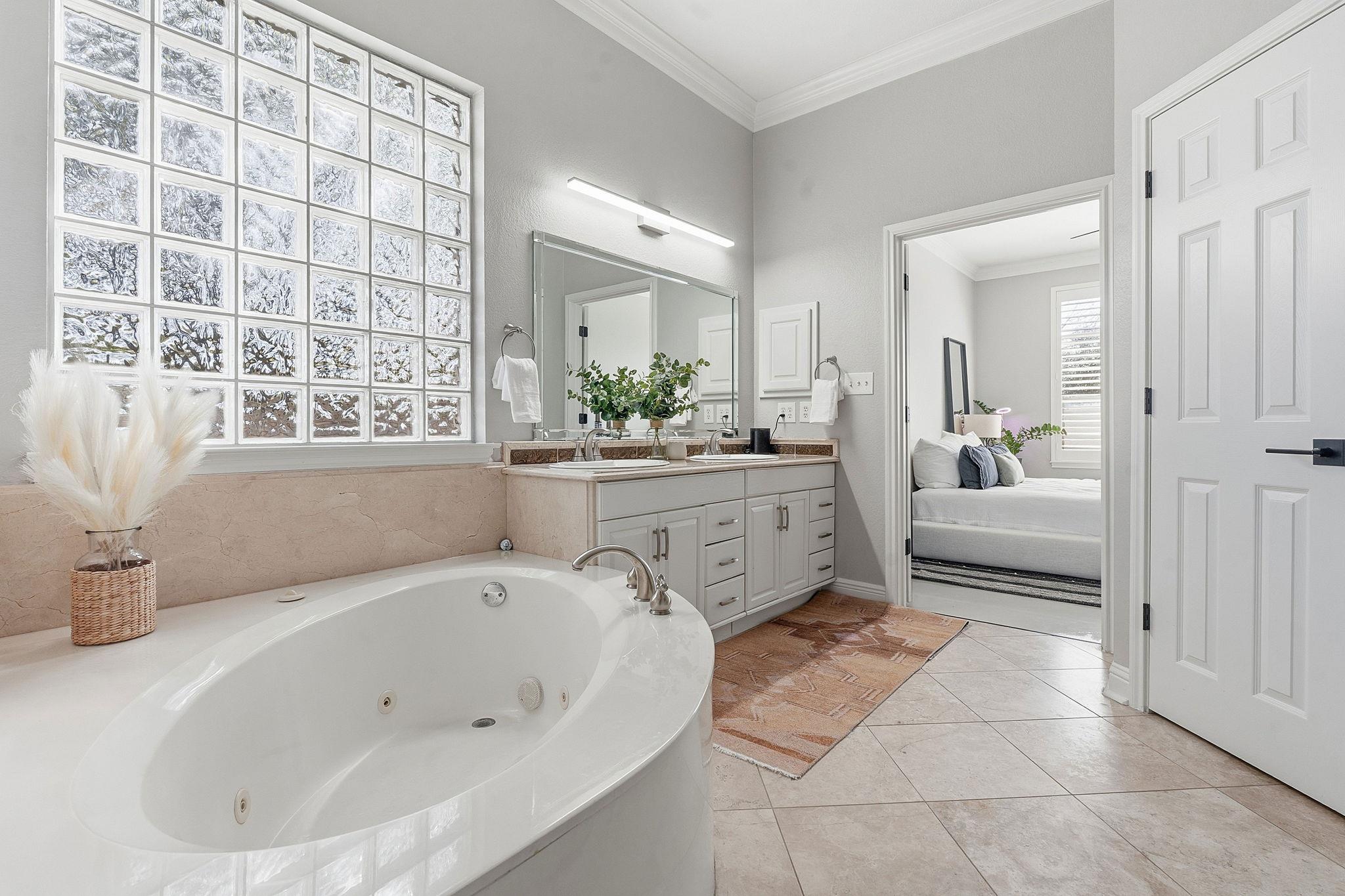 5000 Mission Oaks Blvd # 30, Austin, TX 78735