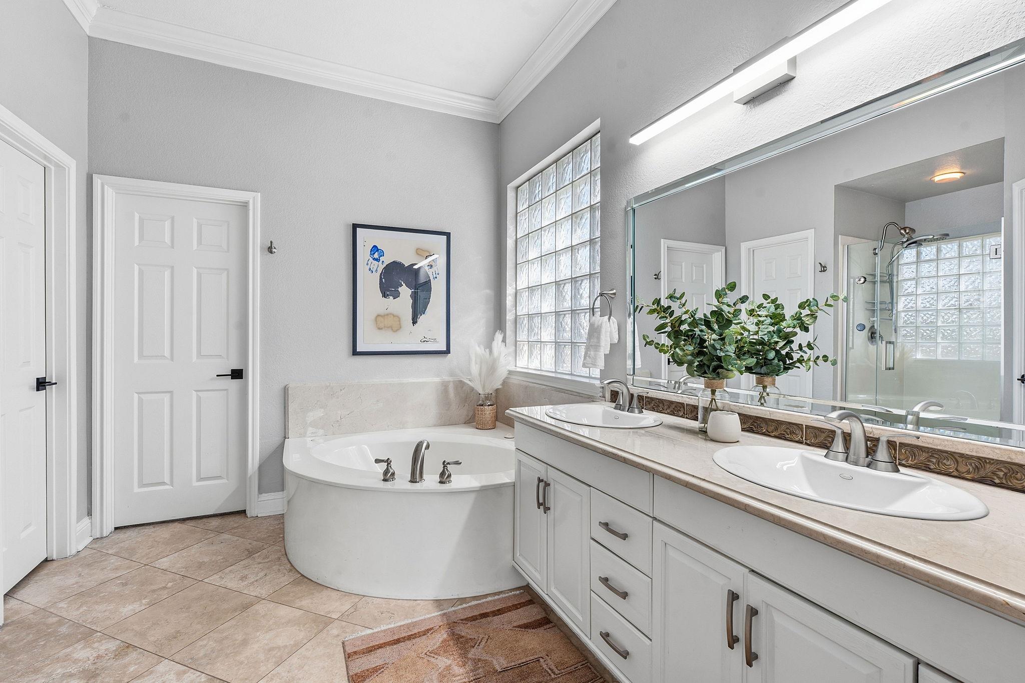 5000 Mission Oaks Blvd # 30, Austin, TX 78735