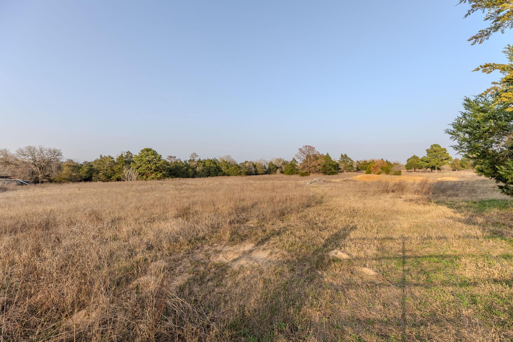 171 Split Rail Ln, Smithville, TX 78957