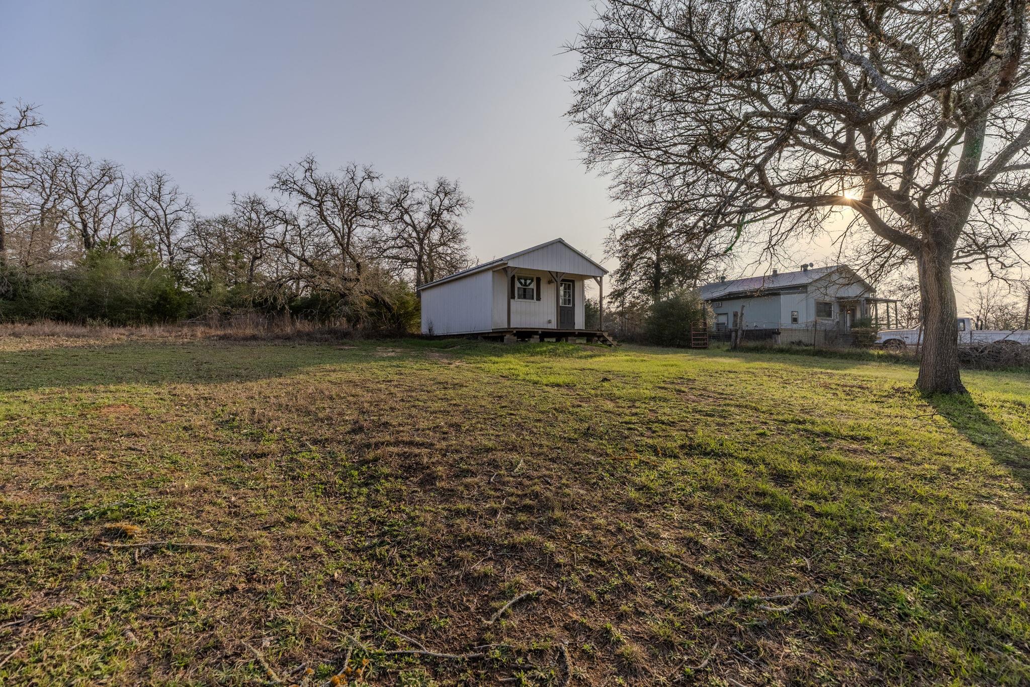 171 Split Rail Ln, Smithville, TX 78957