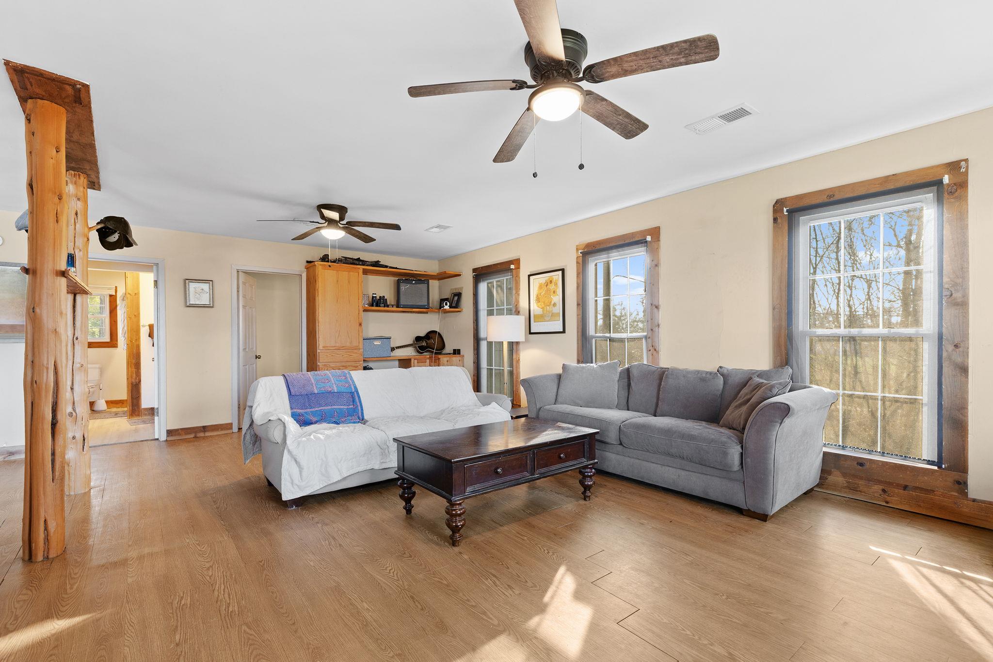 171 Split Rail Ln, Smithville, TX 78957