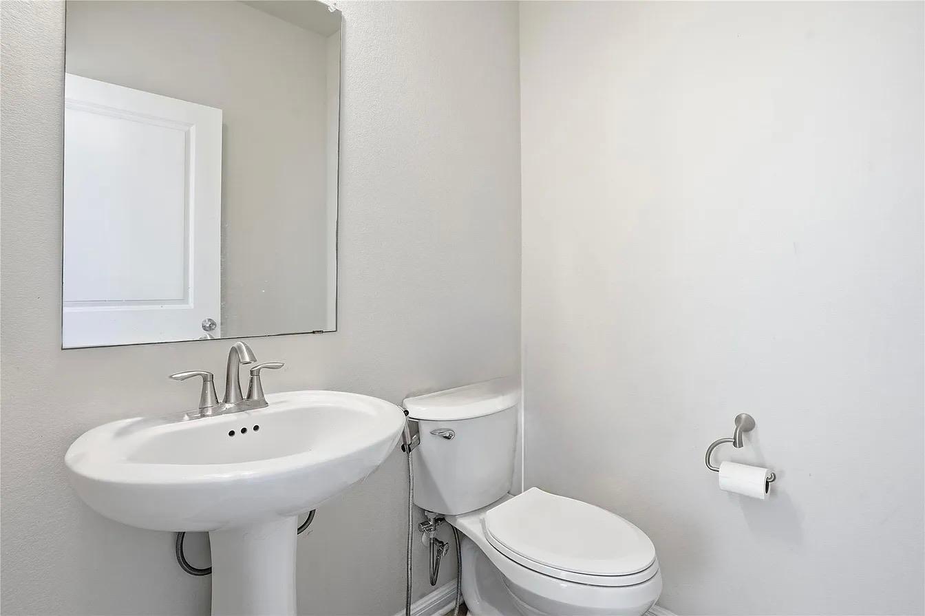 144 Falkland St, Hutto, TX 78634