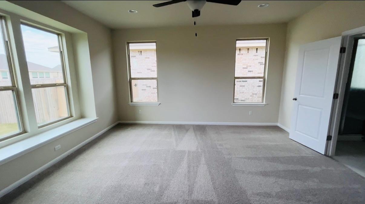 144 Falkland St, Hutto, TX 78634