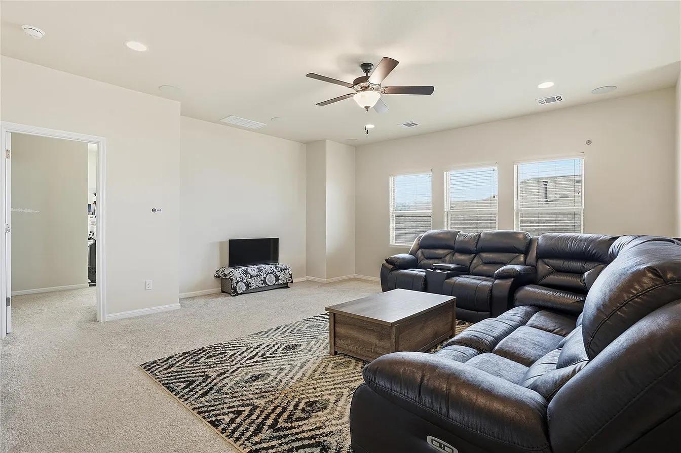 144 Falkland St, Hutto, TX 78634