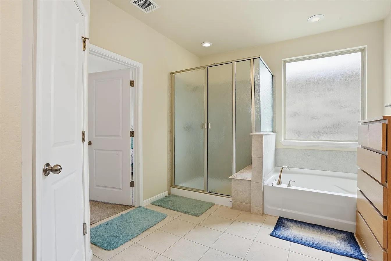 144 Falkland St, Hutto, TX 78634