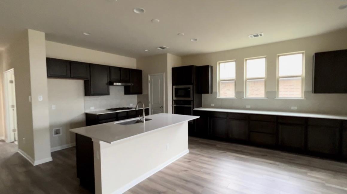 144 Falkland St, Hutto, TX 78634