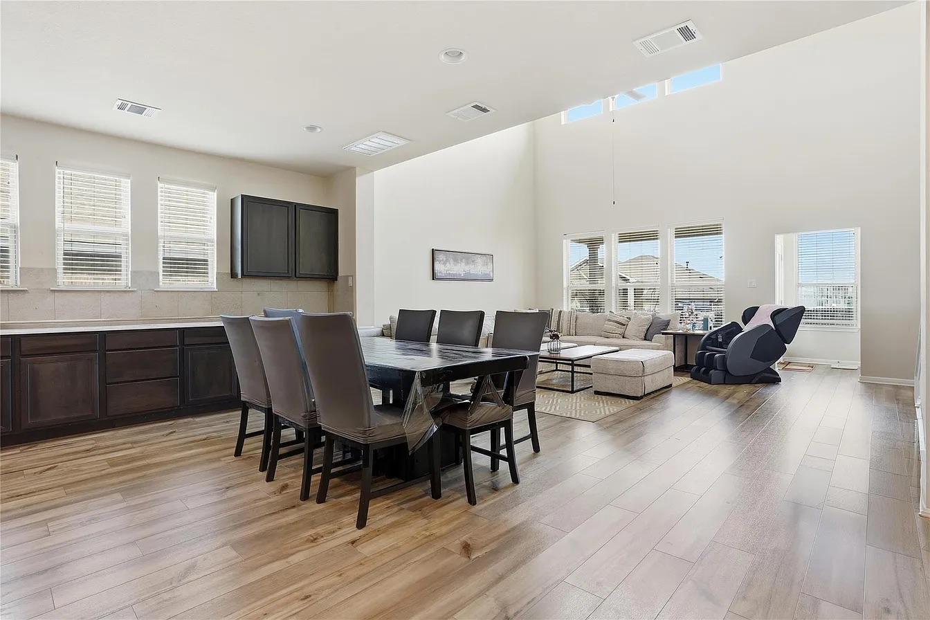 144 Falkland St, Hutto, TX 78634