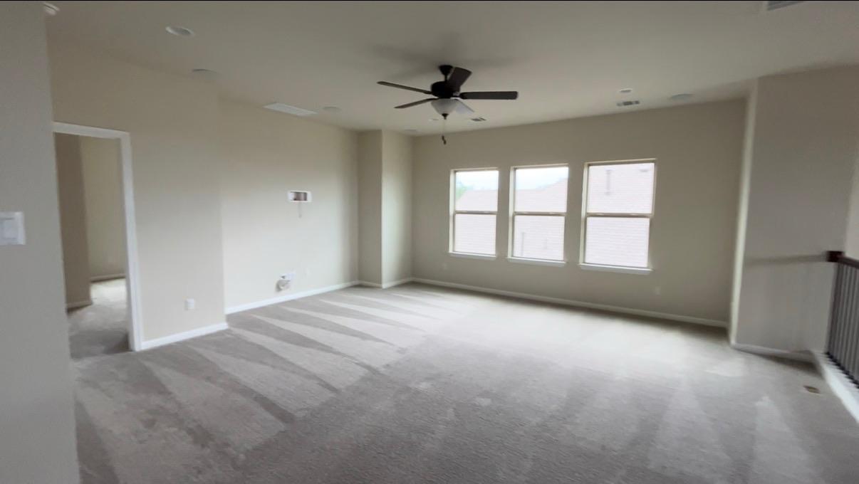 144 Falkland St, Hutto, TX 78634