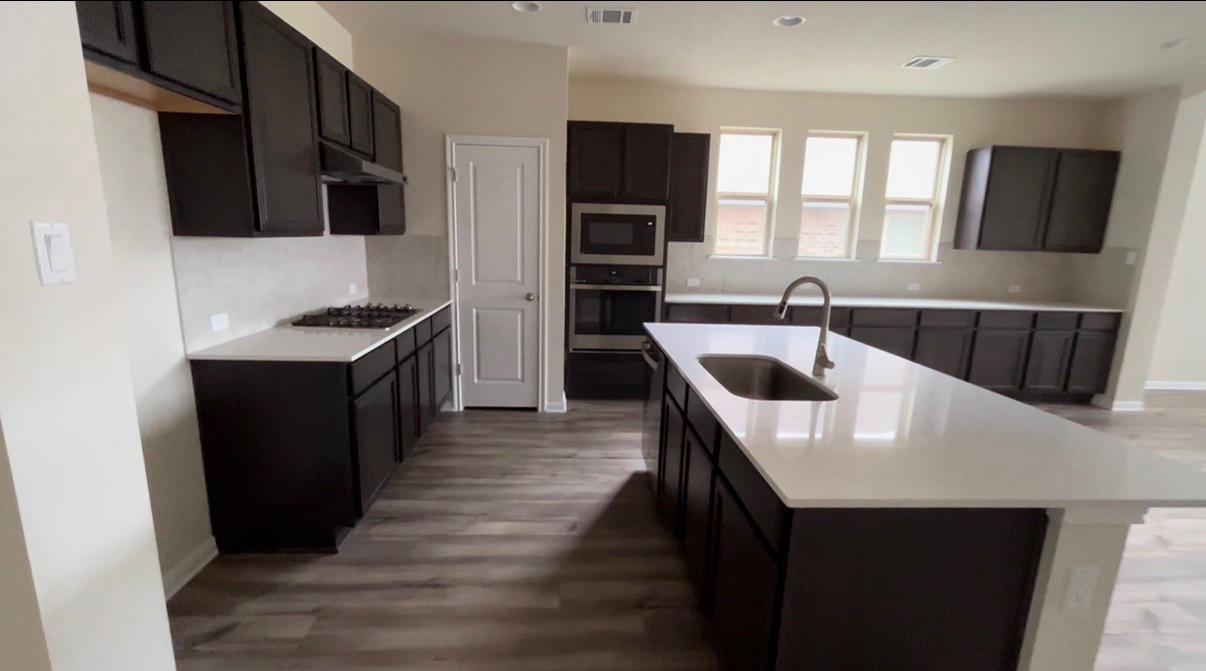 144 Falkland St, Hutto, TX 78634