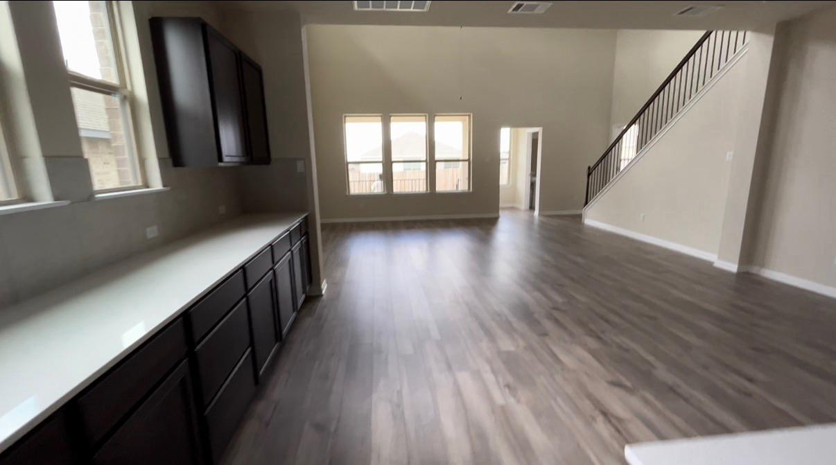 144 Falkland St, Hutto, TX 78634