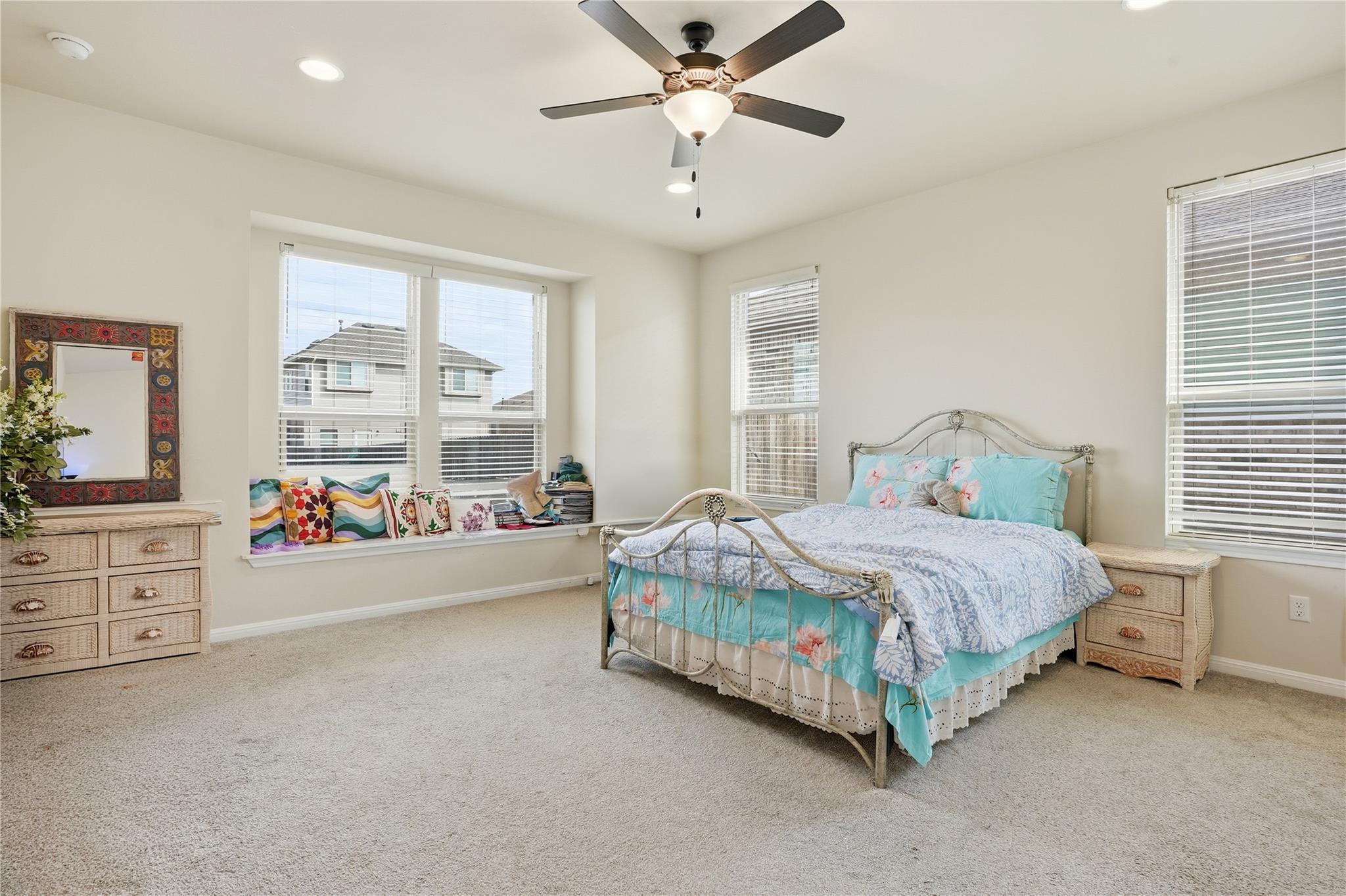 144 Falkland St, Hutto, TX 78634