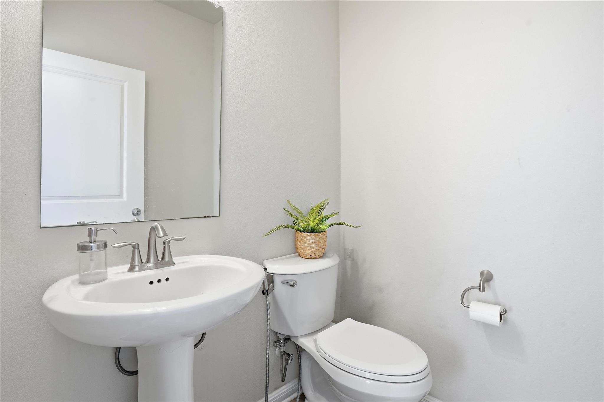 144 Falkland St, Hutto, TX 78634