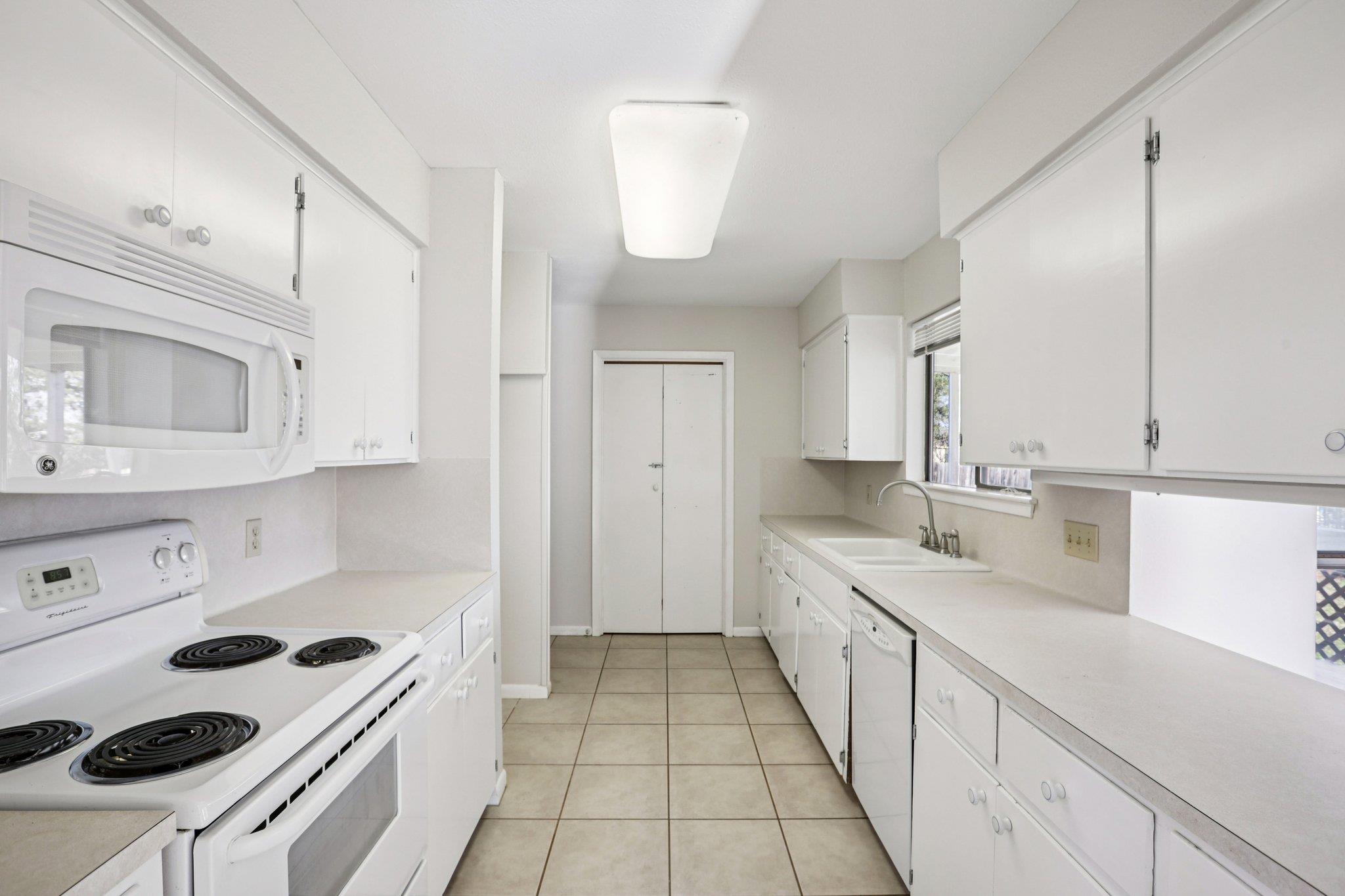 141 Ridgecrest Rd, Georgetown, TX 78628