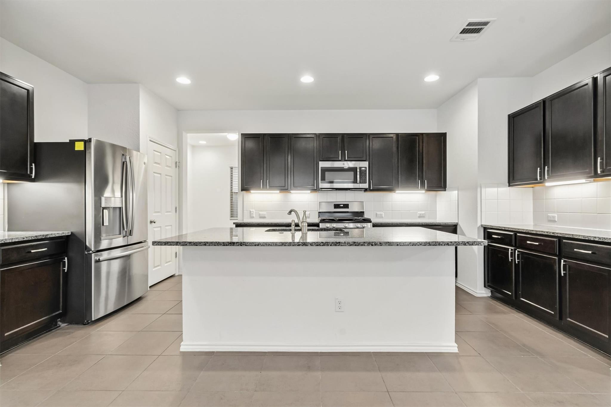 533 Sweetwood Ln, Leander, TX 78641