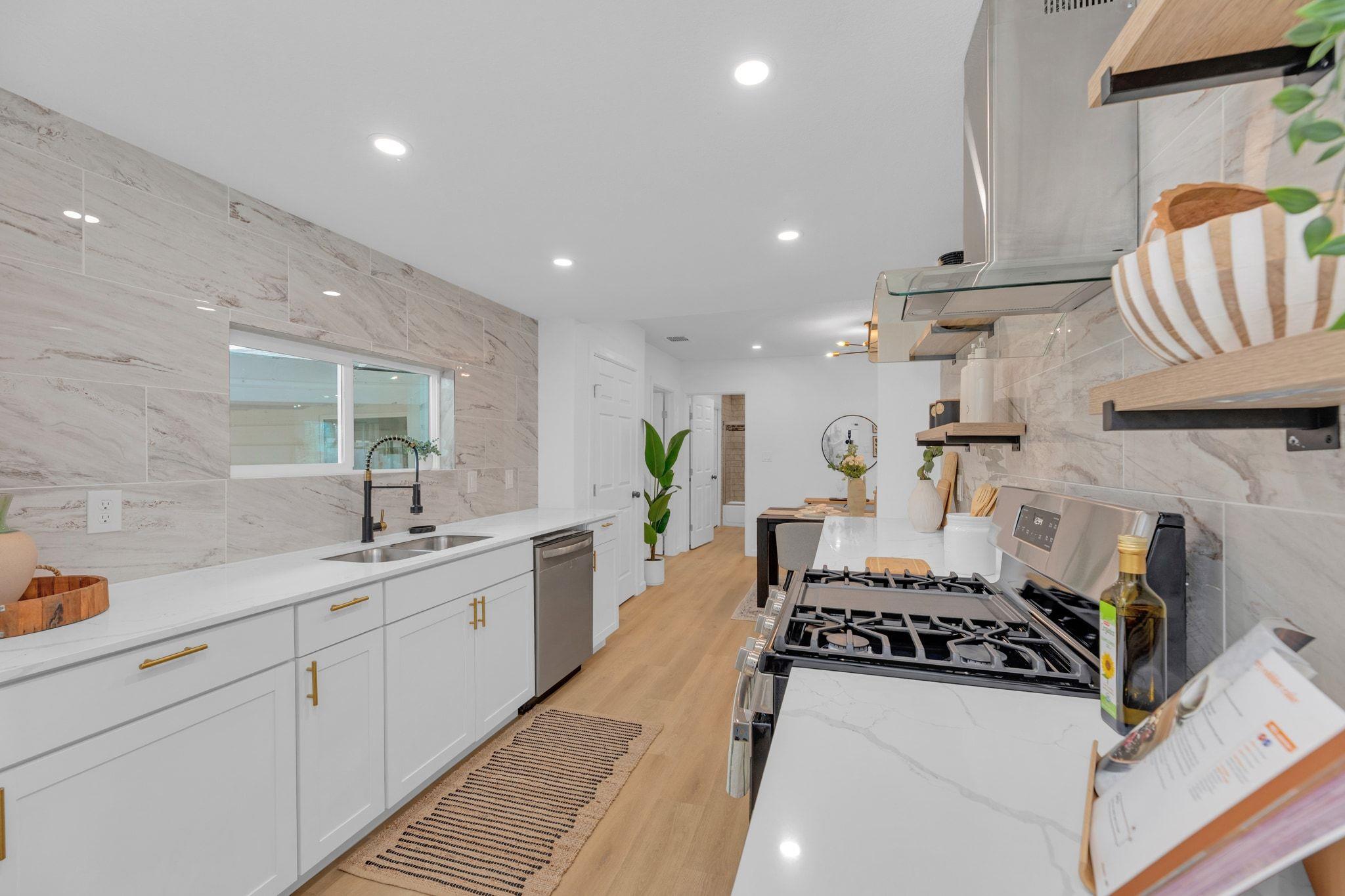 1709 Cecelia St, Taylor, TX 76574