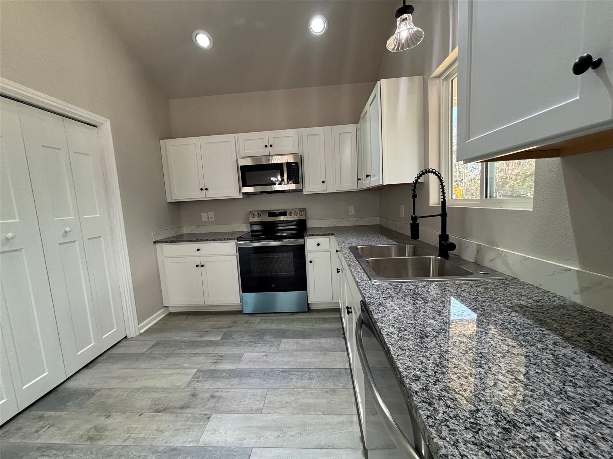 134 Pope Bnd N # B, Cedar Creek, TX 78612