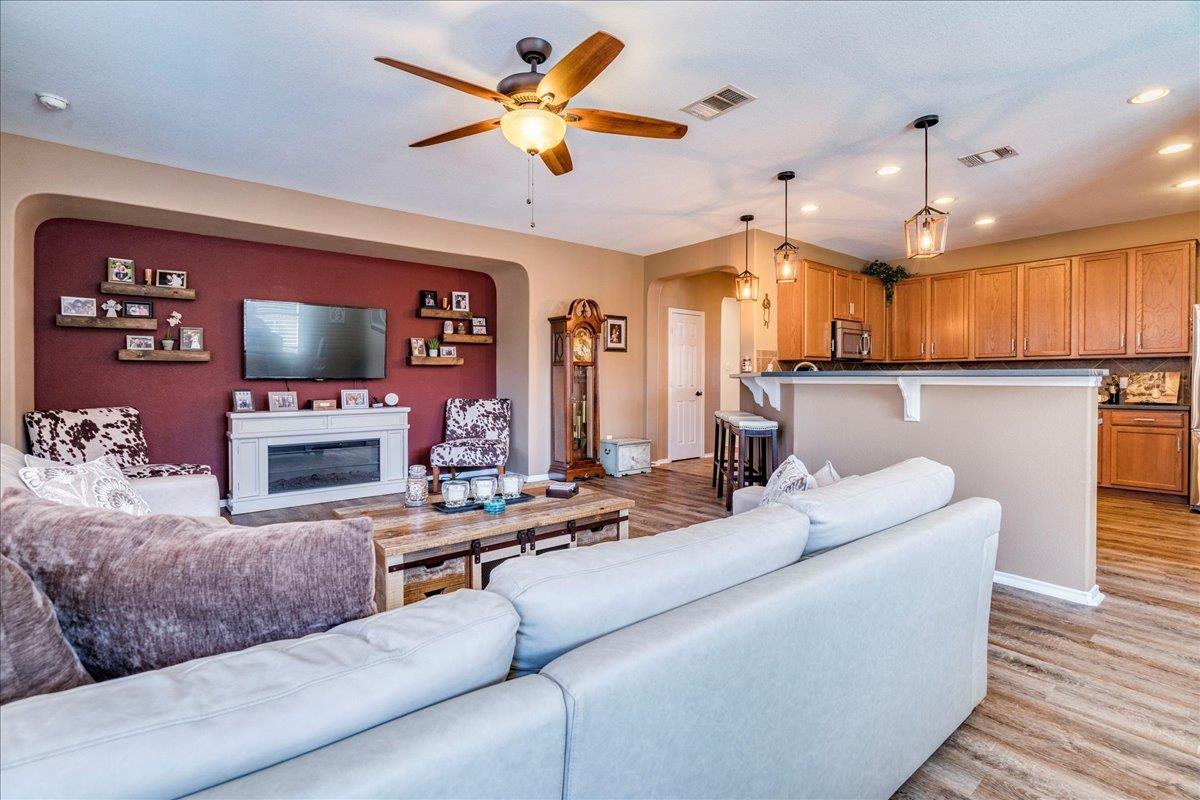 303 Briarwood Dr, Leander, TX 78641