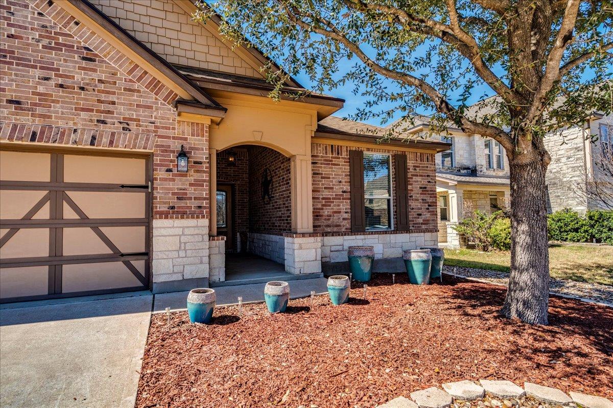 303 Briarwood Dr, Leander, TX 78641