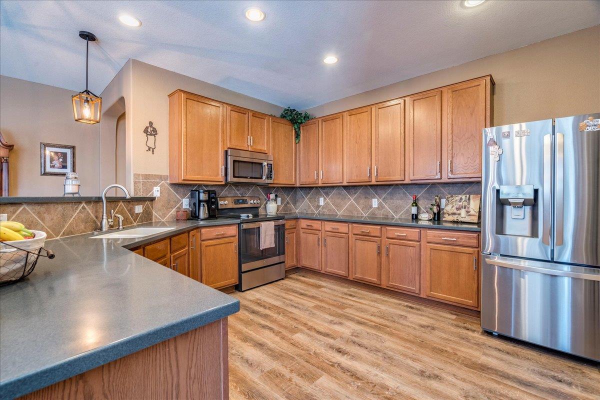 303 Briarwood Dr, Leander, TX 78641