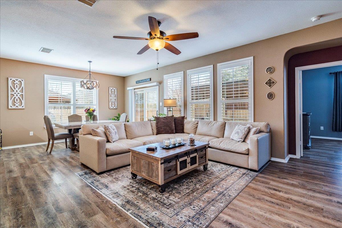 303 Briarwood Dr, Leander, TX 78641