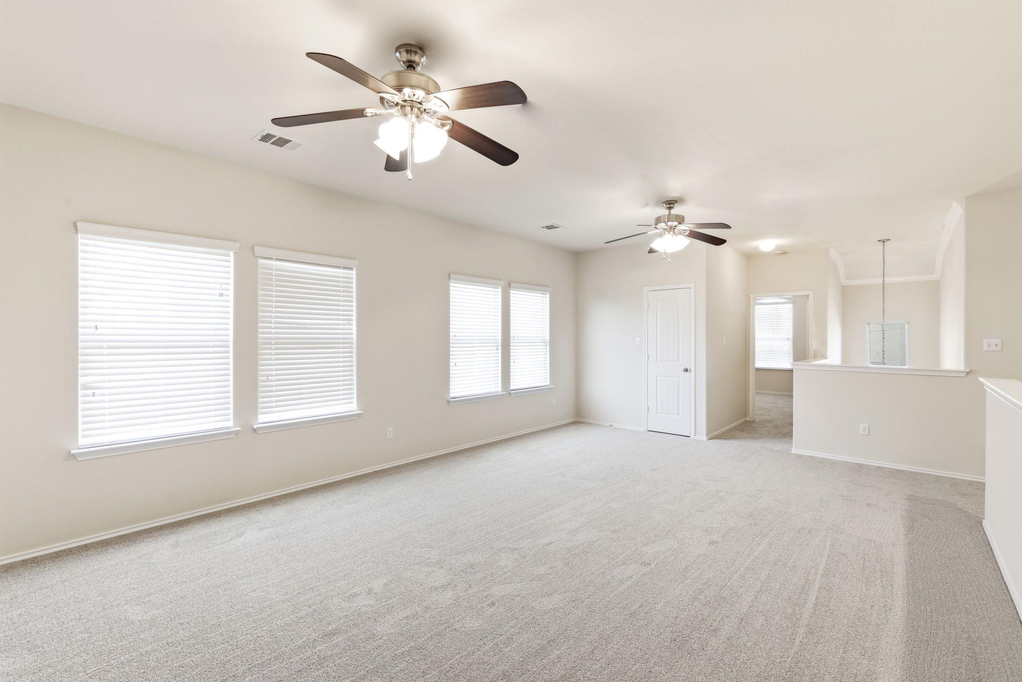 104 Golden Eagle Ln, Leander, TX 78641